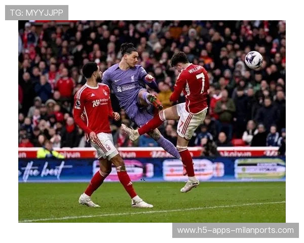 利物浦断球发起快攻，努涅斯抽射挂远角