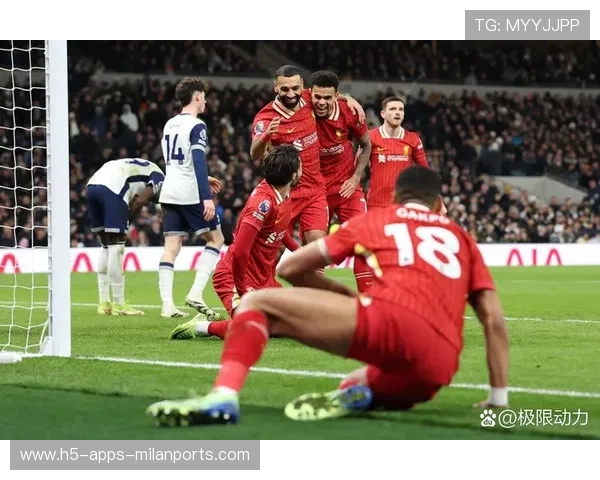 利物浦前场连续压迫，萨拉赫顶在前点暴力破门
