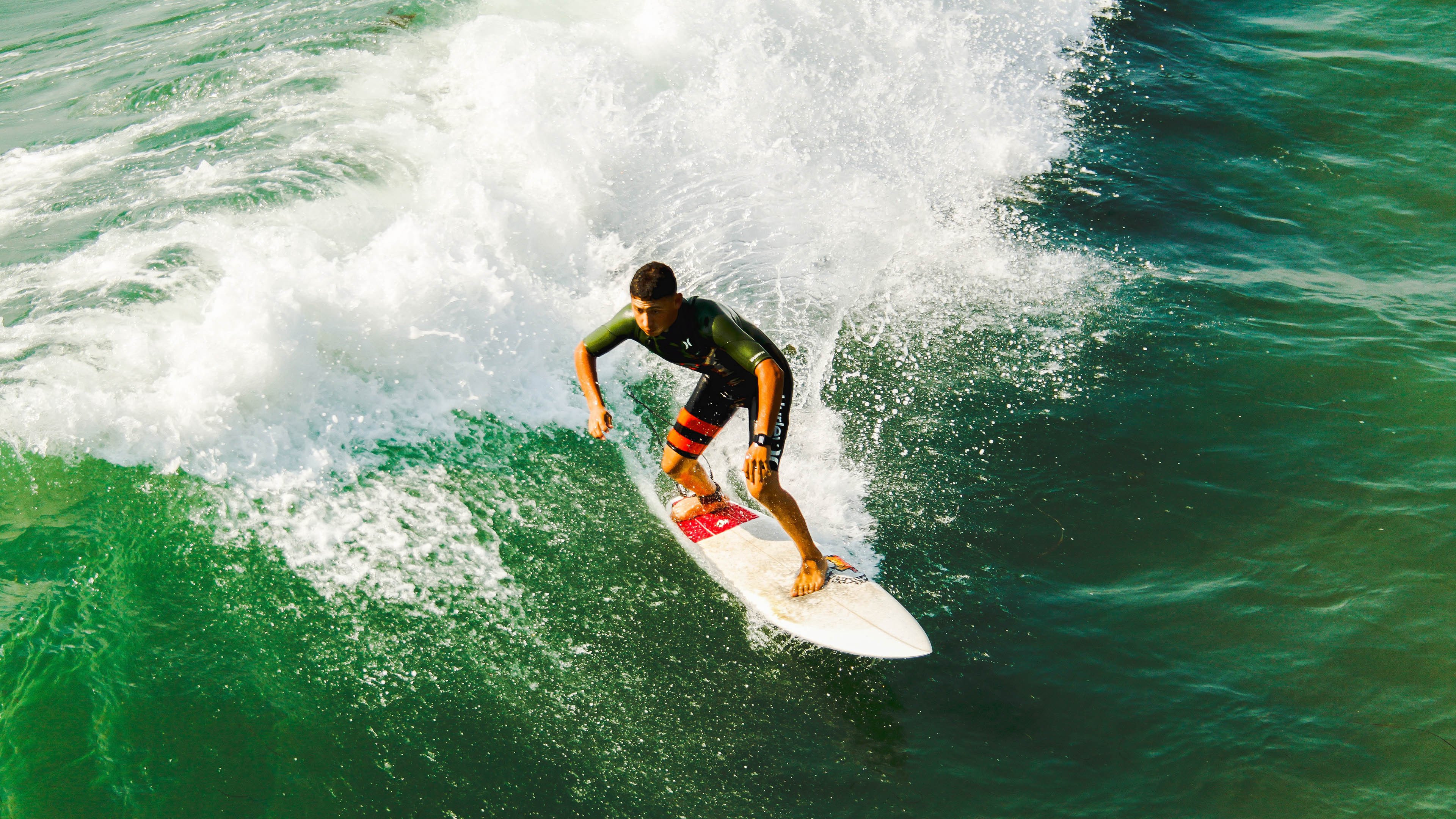 世界杯悬念迭起：치境中演绎逆转奇迹