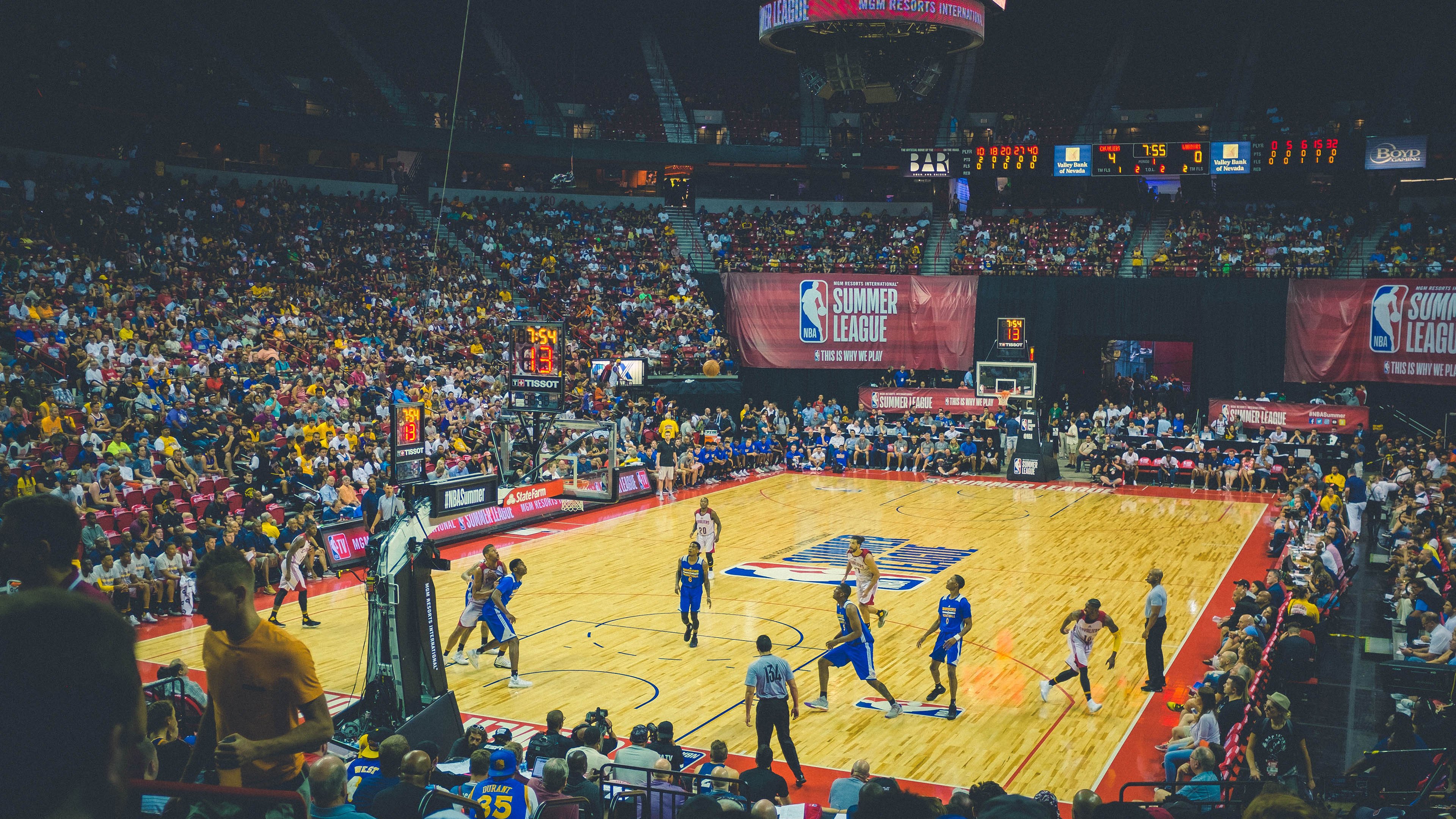 简：用他的速度和技巧助力全黑队在多个国际比赛中收获荣誉